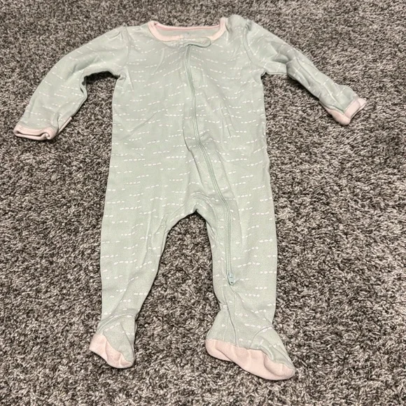 Bundle of 3-6mo clothing - Picture 4 of 13
